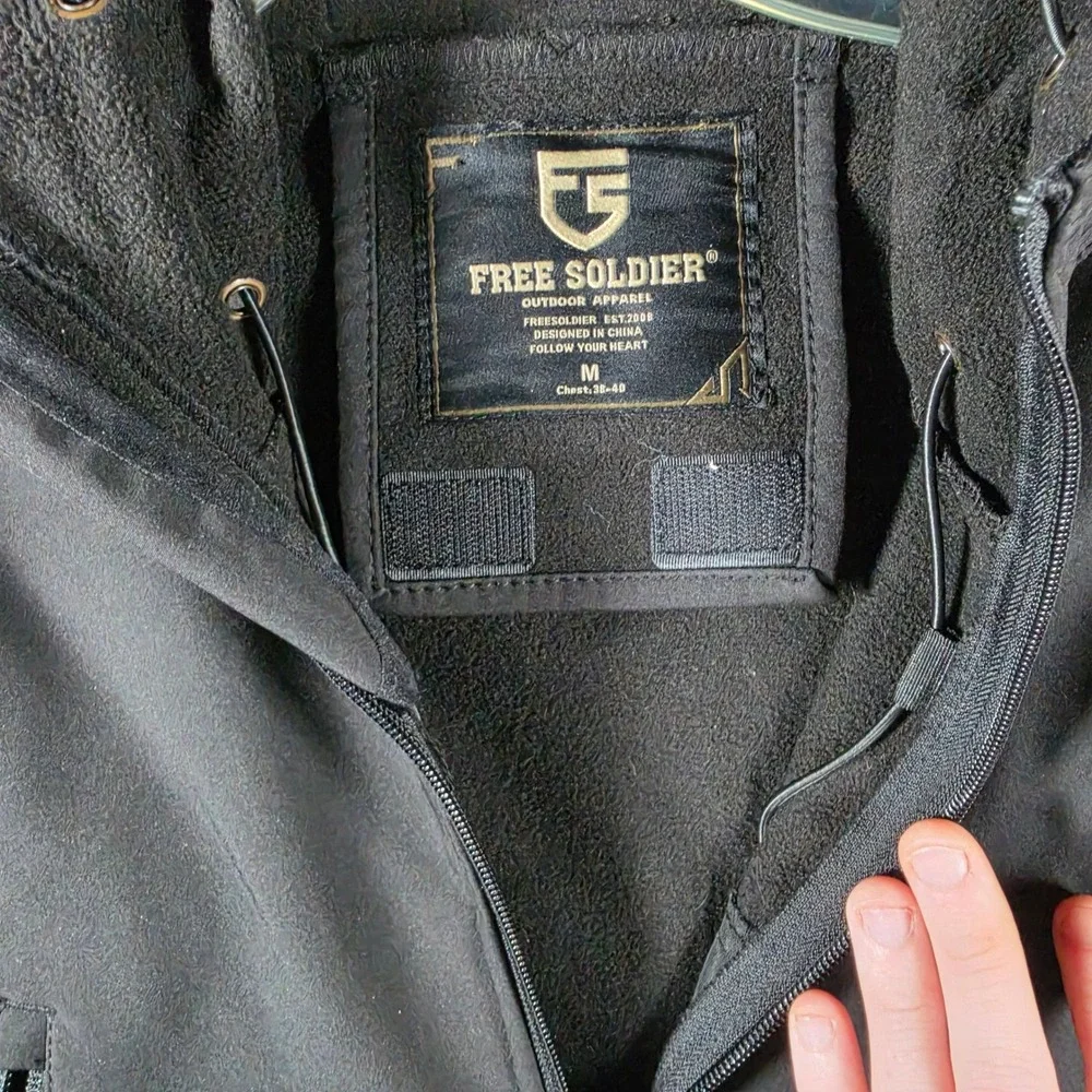 Free Soldier Tactical Softshell Jacket Mens Medium Black‎ Fleece Lined Hooded
